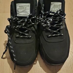 Nike Women's Black and Gray Sneakers